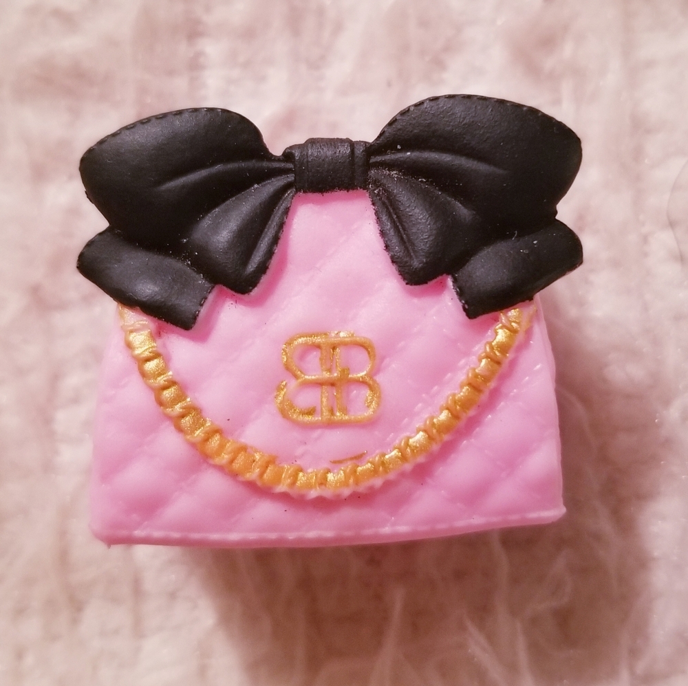 2017 L.O.L Surprise! Dolls Lil' Sisters Posh Pink Bag with Black Bow MGA S2
